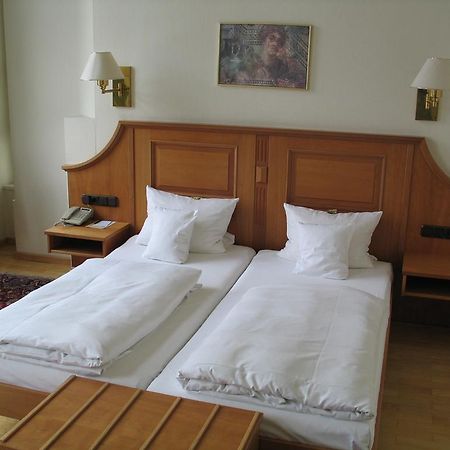 Hotel Roemischer Kaiser Трир Екстериор снимка