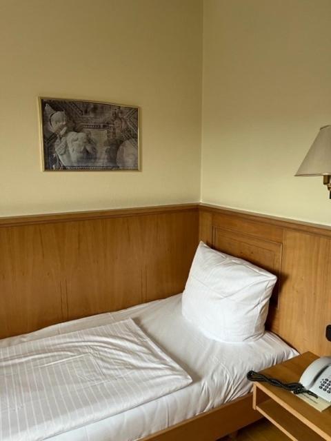 Hotel Roemischer Kaiser Трир Екстериор снимка
