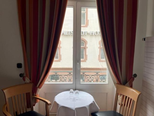 Hotel Roemischer Kaiser Трир Екстериор снимка