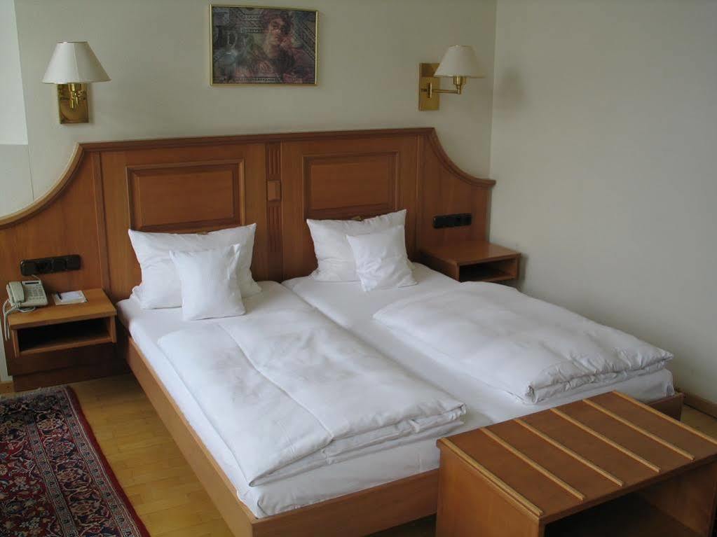 Hotel Roemischer Kaiser Трир Екстериор снимка